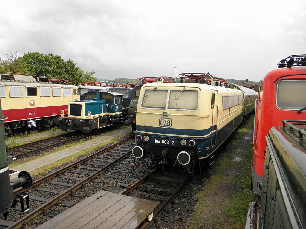 DB 184 003-2 neben K�f3 im DB Museum Koblenz am 6.8.2011