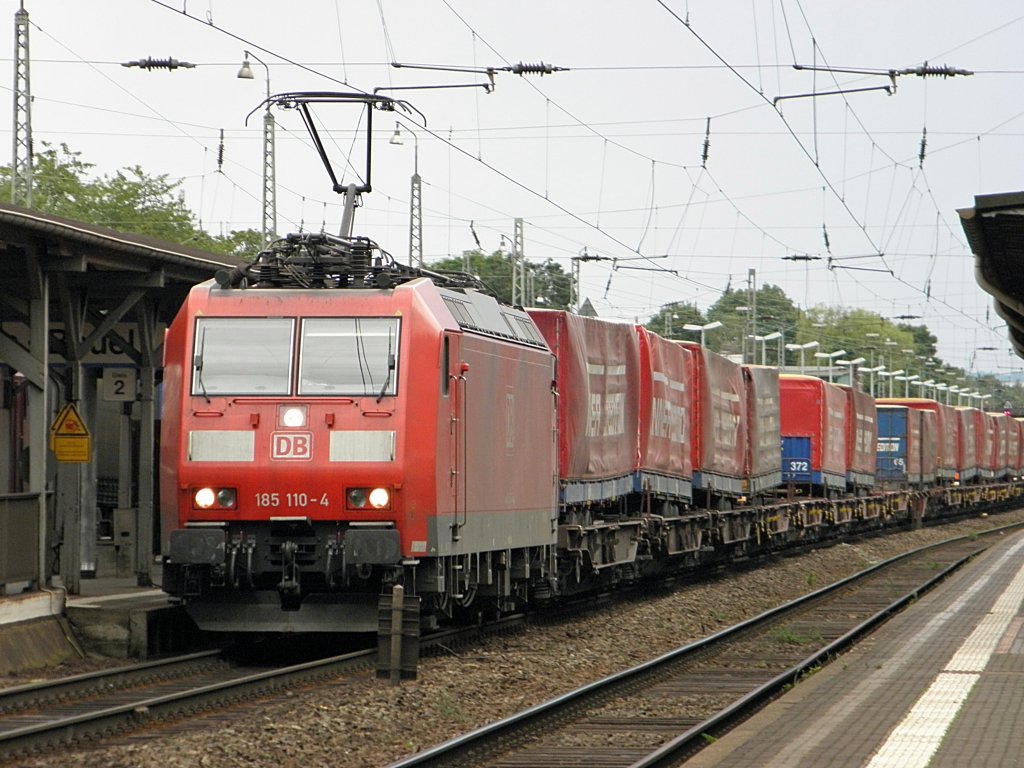 DB 185 110-4 mit dem Winner am 18.7.2011 in Beuel 