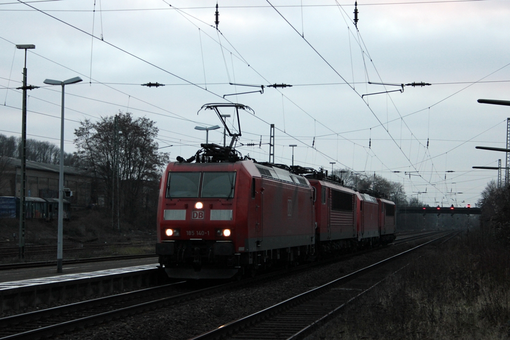 DB 185 140-1 + 155 004-5 + 185 371-2 + 155 019-3 in Beuel am 26.1.2012