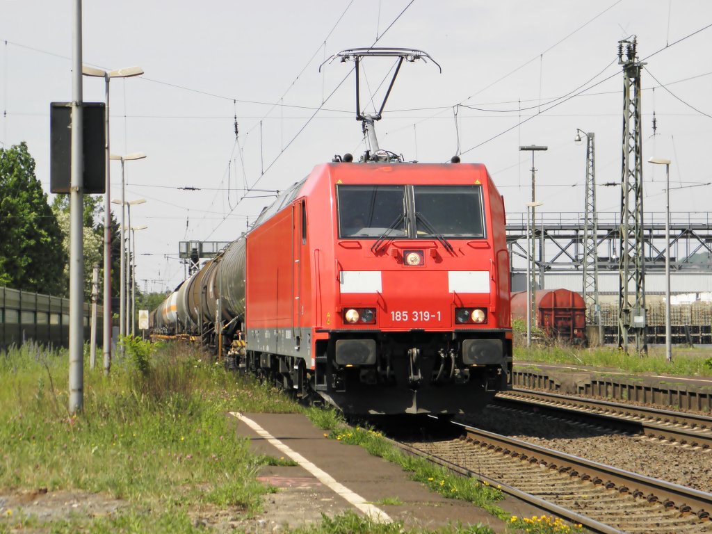 DB 185 319-1 mit einem G�terzug in K�nigswinter am 7.5.2011