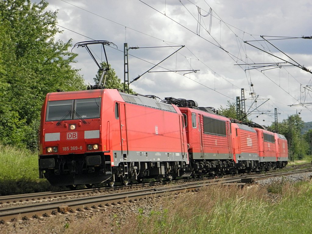 DB 185 369-6 mit einem Lokzug in Unkel am 10.6.2011