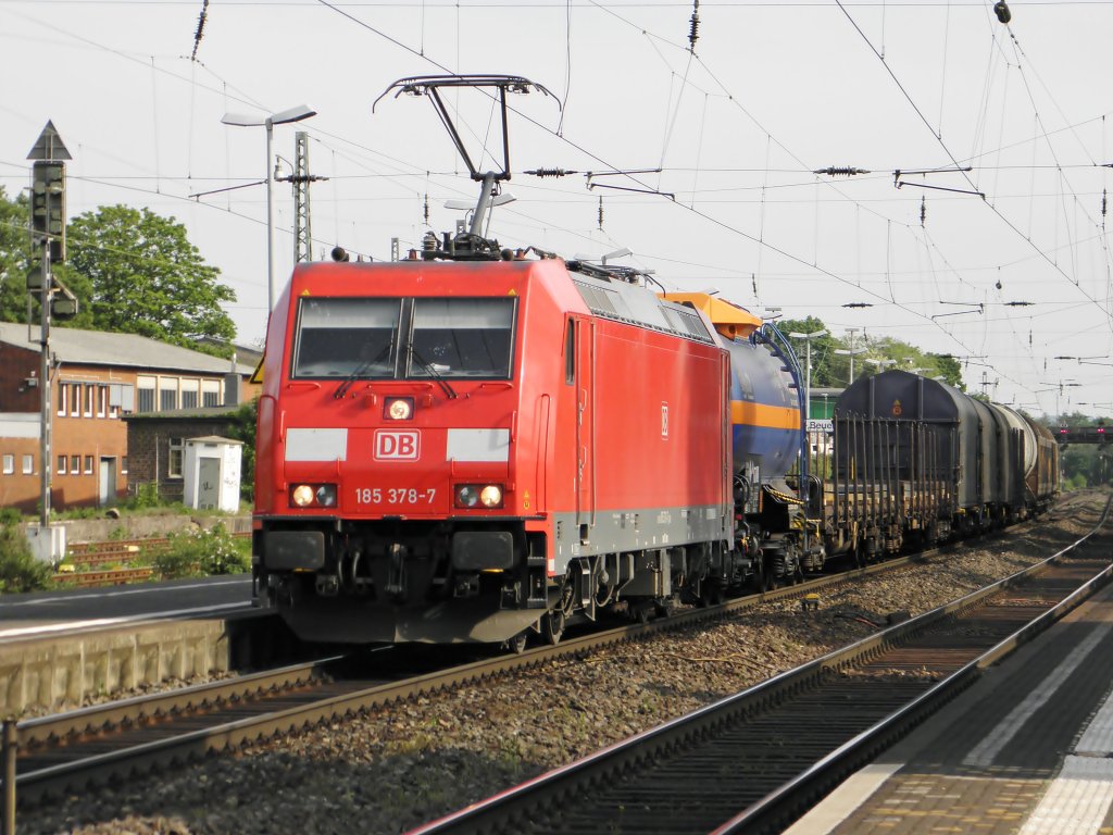 DB 185 378-7 mit einem G�terzug in Beuel am 7.5.2011