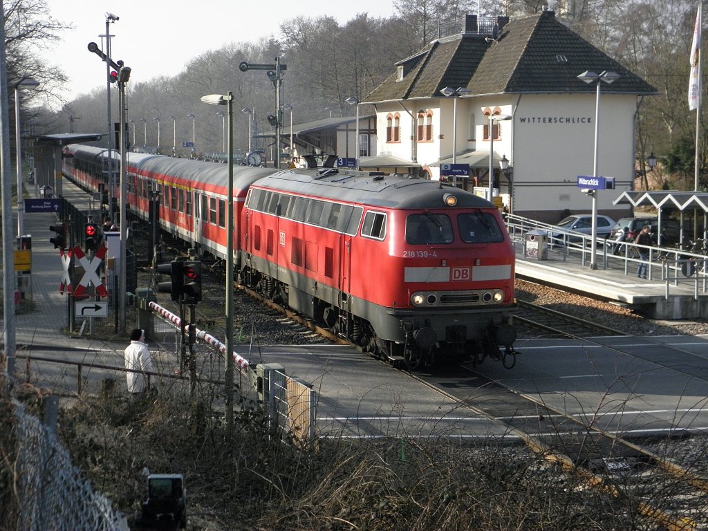 DB 218 139-4 mit dem RB23 in Wittschlick am 4.3.2011