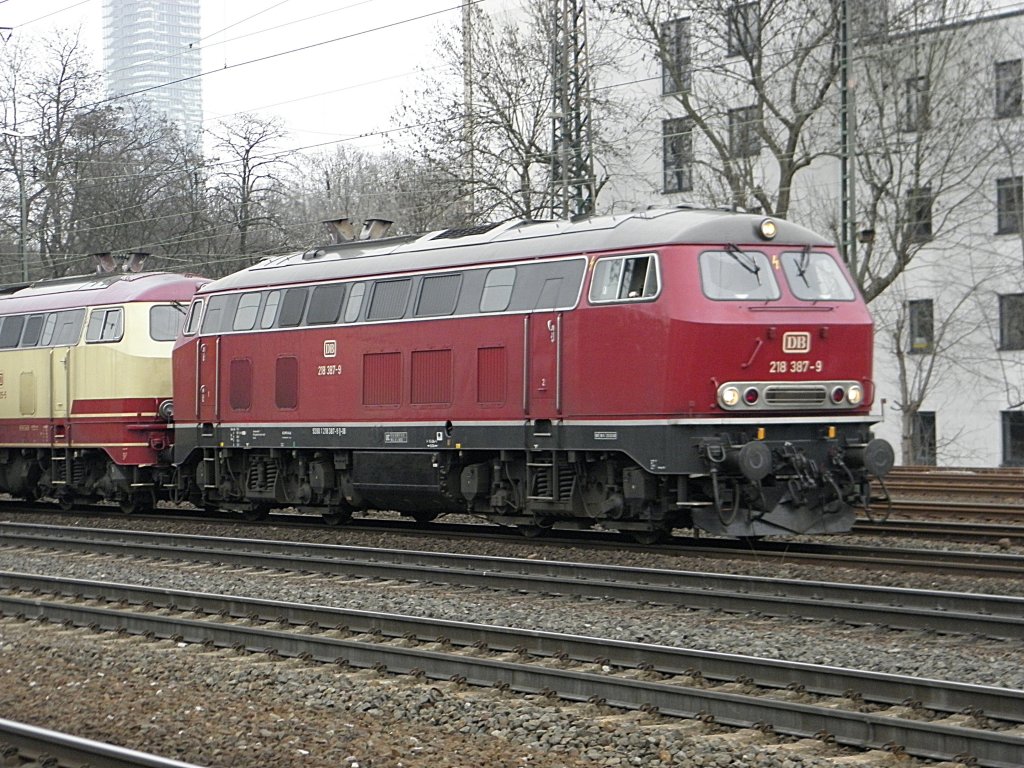 DB 218 387-9 durch K�ln West am 20.2.2011