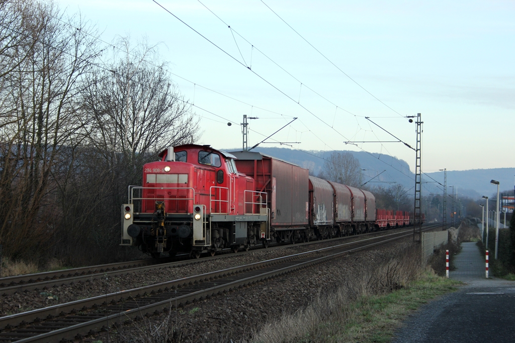 DB 294 908-5 mit dem Gremberg<>K�nigswinter G�terzug am 25.1.2012 in Beuel