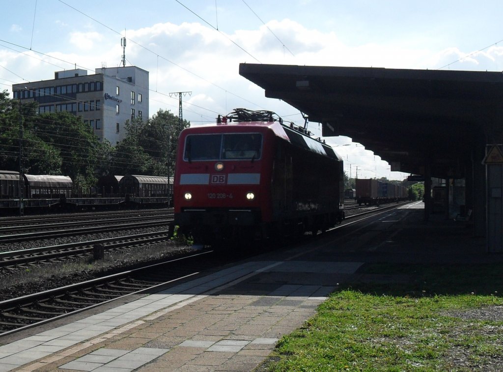 DB Regio 120 208-4 im Bahnhof K�ln West am 25.9.10