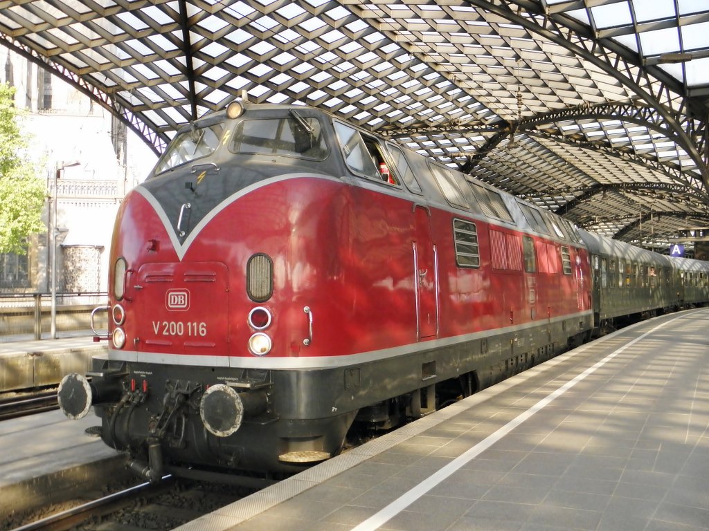 DB V200 116 mit einem Sonderzug nach Hamburg in K�ln Hbf am 7.5.2011