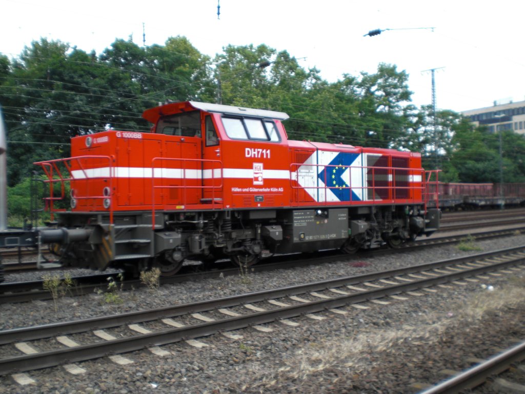 Dh 711 von der HGK mal von der Seite in K�ln-West.