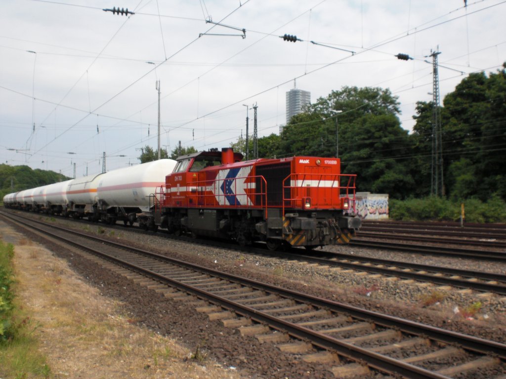 DH 711 von der HGK mit einem Gaszug in K�ln-West.