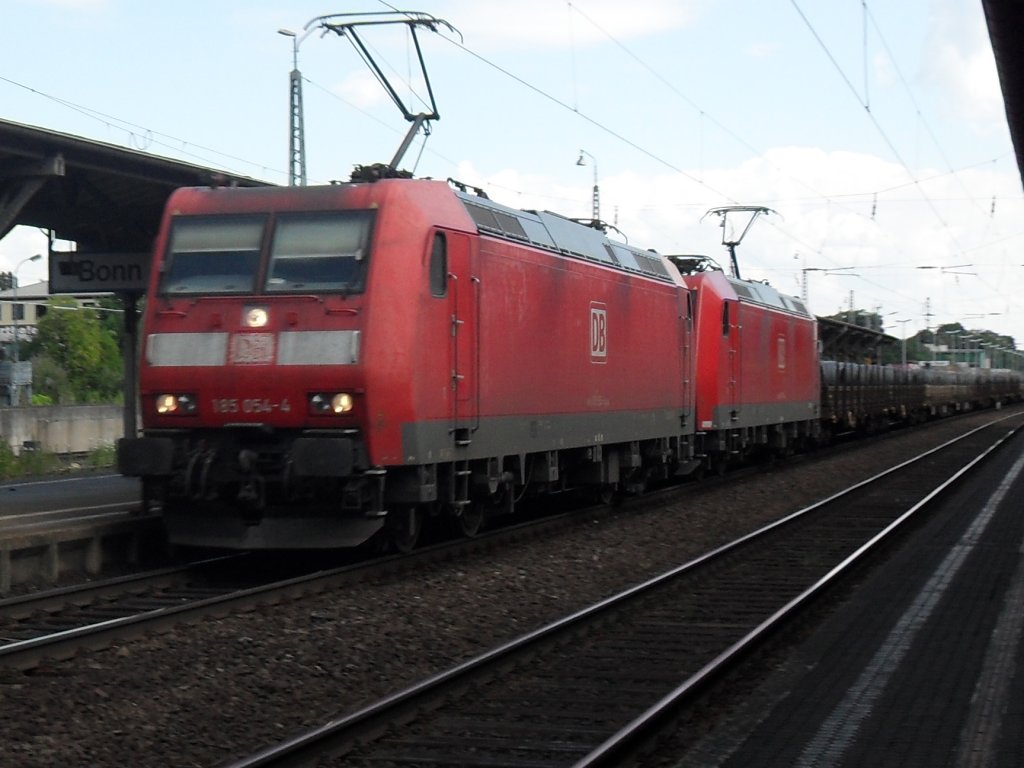 Doppeltraktion Br 185 bei der durchfahrt duch Beuel am 13.7.10