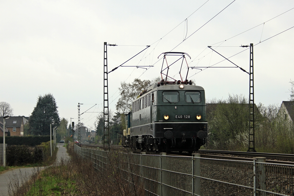 E 40 128  140 128-0  mit 333 068-5 als LR91341 von K�ln-Gremberg>Koblenz-L�tzel am 30.3.2012 in Beuel