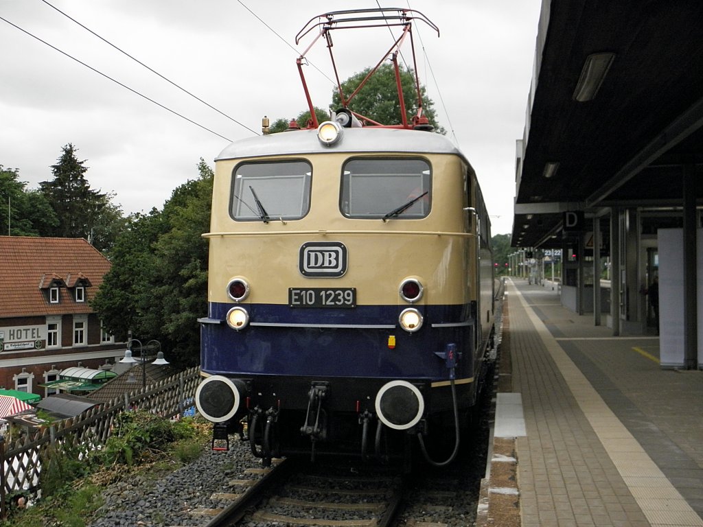 E10 1239 in Altenbeken am 2.7.2011. Gru� an das Team Br 103 EV.