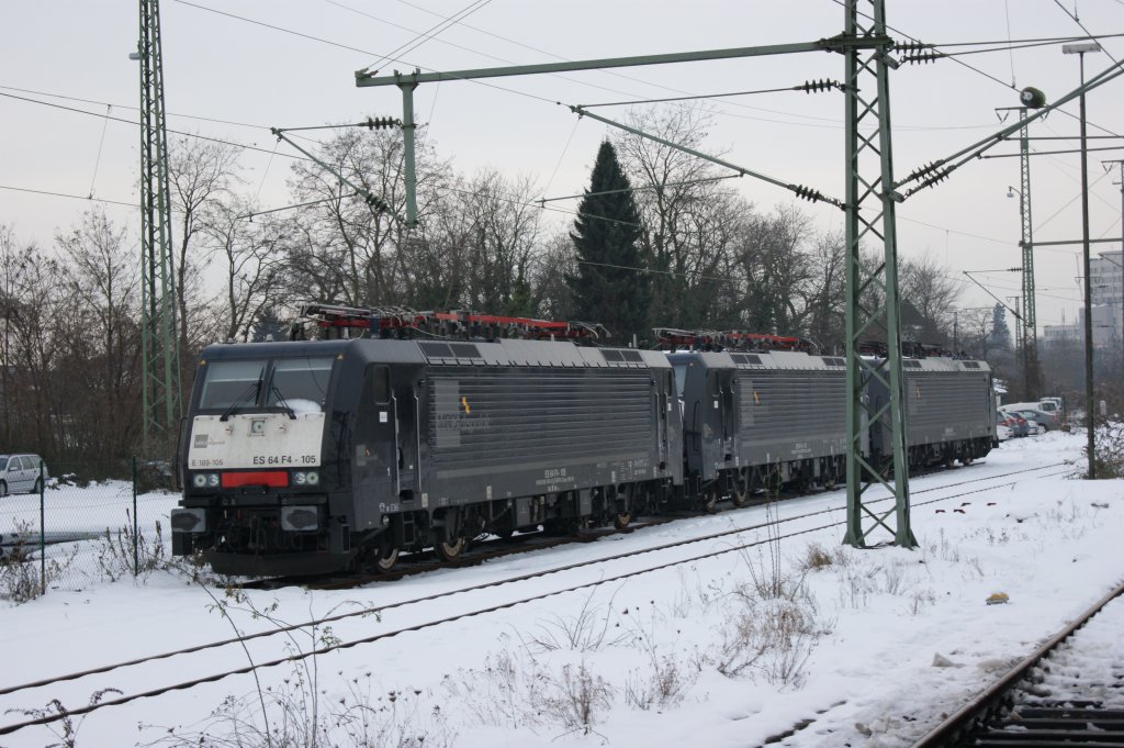 E189-105,E189-110 und E189-115 standen am 27.12.2010 in M�nchengladbach-Hbf abgestellt.