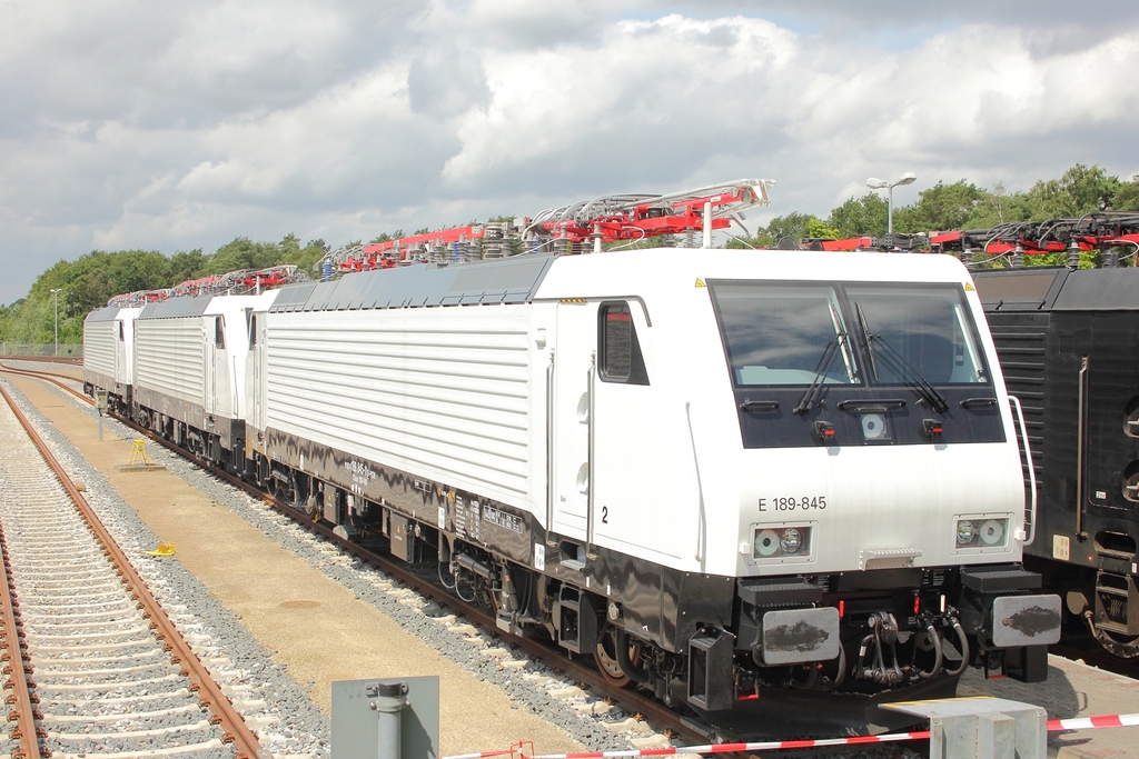 E189-845 mit E189-822+823 in Wegberg-Wildenrath am 1.7.2012