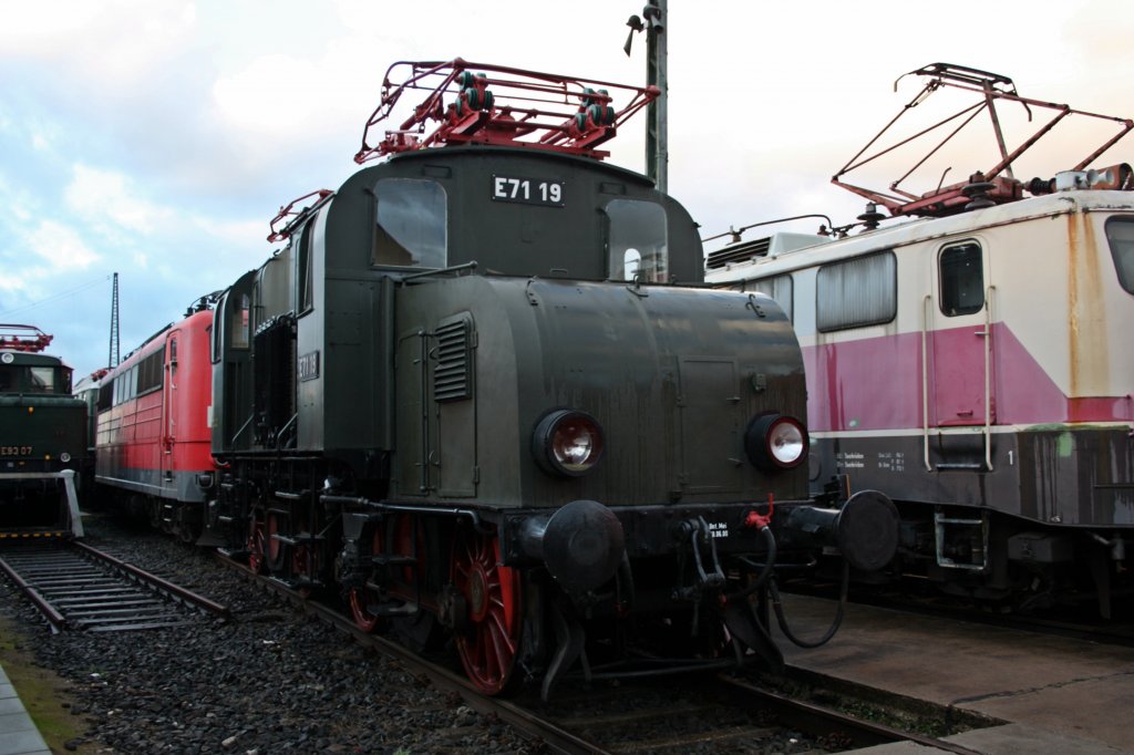 E71 19 in Koblenz L�tzel am 17.12.2011