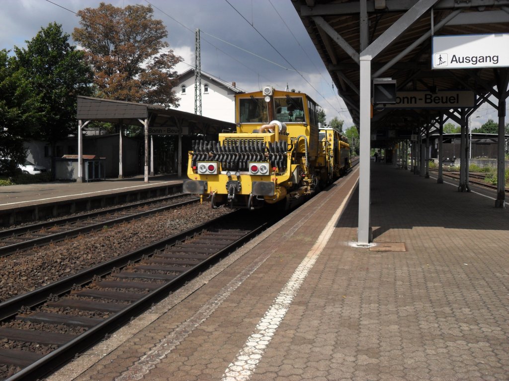 Ein Bauzug von der Firma K�ln Gleis in Beuel am 24.7.10