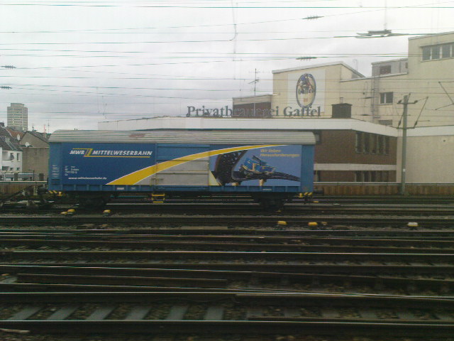 Ein gedekter MWB G�terwagen abgestellt im K�lner Hbf 