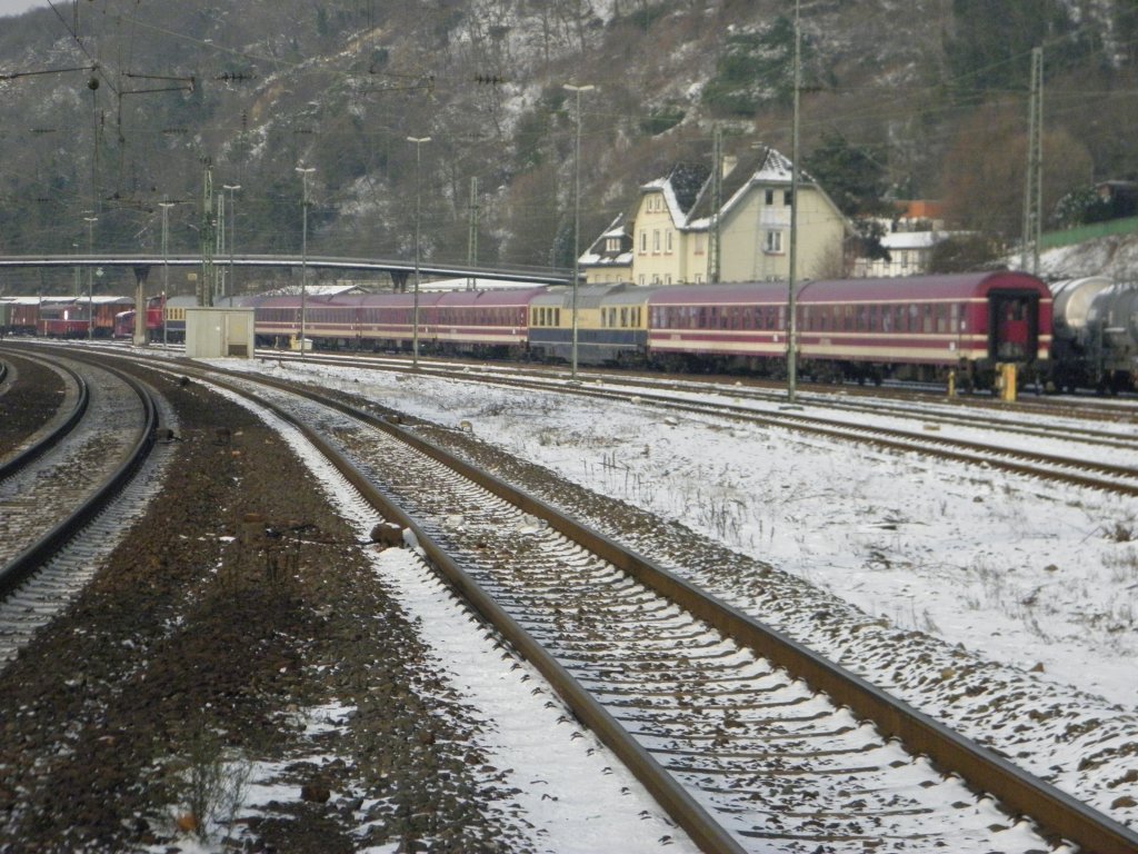 Ein Sonderzug bereit gestellt von Euroexpress und Rheingold Zug in Linz am Rhein am 3.12.10. Der Sonderzug ist um ca. 8:00 in K�ln Hbf