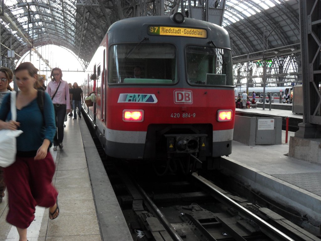ET 420 im Frankfurter Hbf am 24.7.10