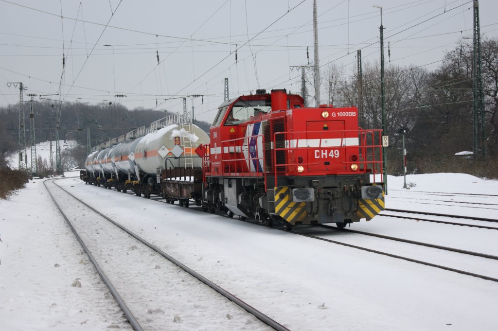 G 1000BB (DH 49) mit einem Gifftzug in K�ln-West am 27.12.2010.
