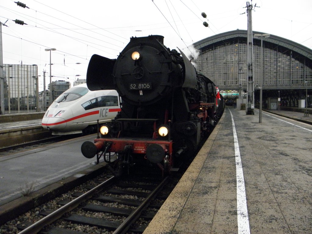 Generationen Treffen, 52 8106 und ICE 3 im K�lner Hbf am 11.12.10