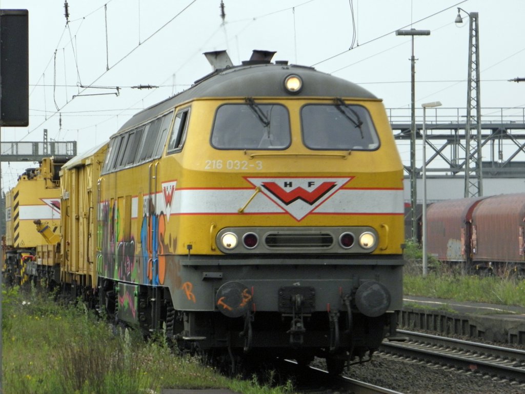 HF Wieben 216 032-3 mit einem Bauzug in K�nigswinter am 19.5.2011