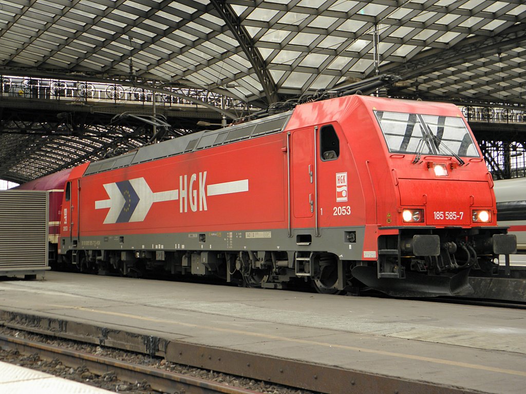 HGK 185 585-7 (2053) mit dem  Partyzug der Tollen  in K�ln Hbf am 9.10.2011