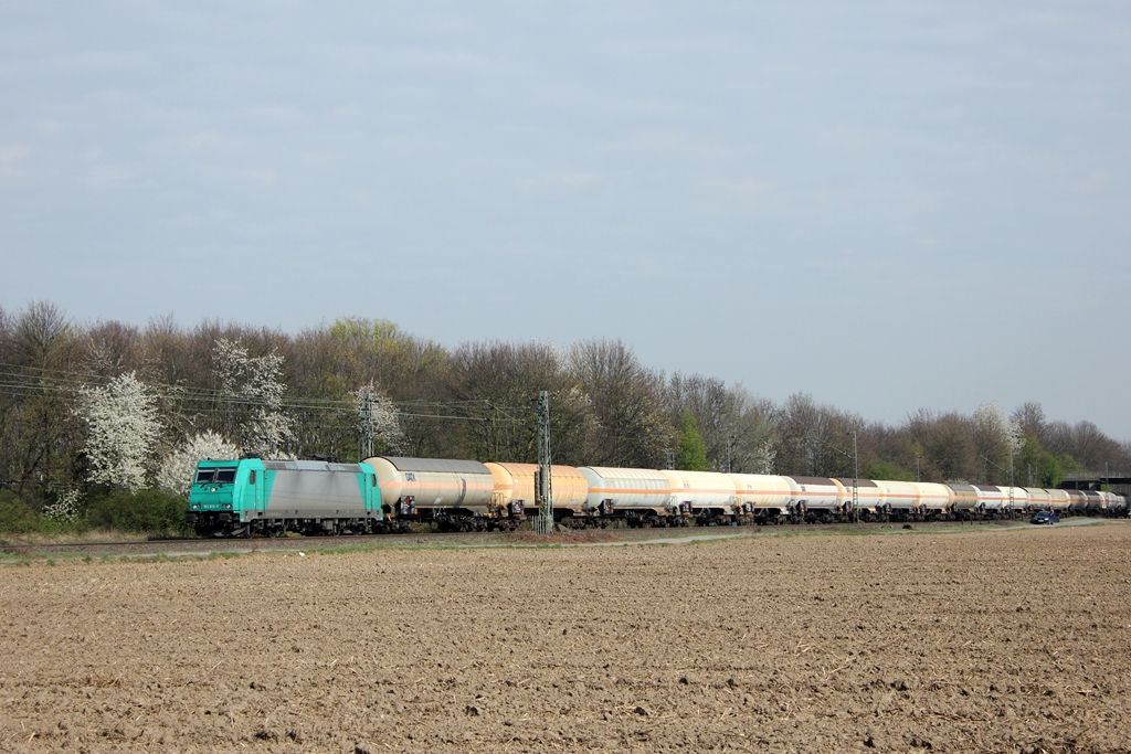 Husa 185 613-7 in Vilich-M�ldorf am 3.4.2012