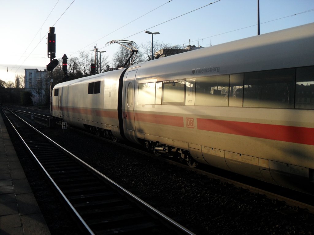 ICE 2-Gattung am fr�hen Morgen des 1.4.10 im Bonner Hbf.