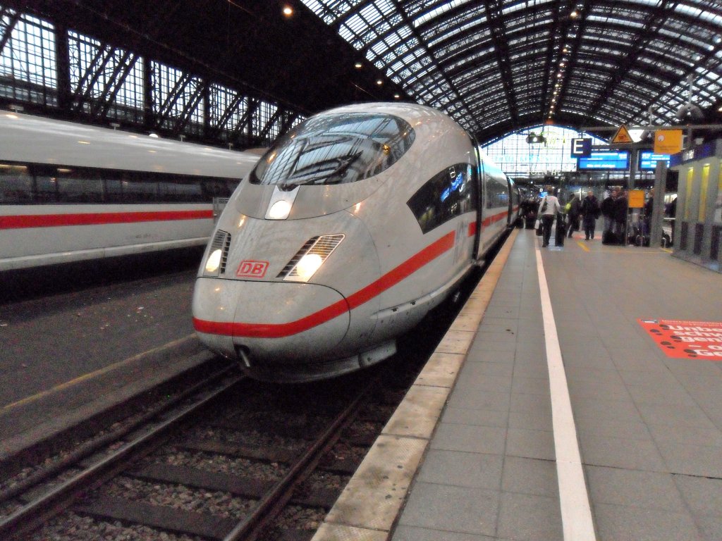 ICE 3 im K�lner Hbf am 13.11.10