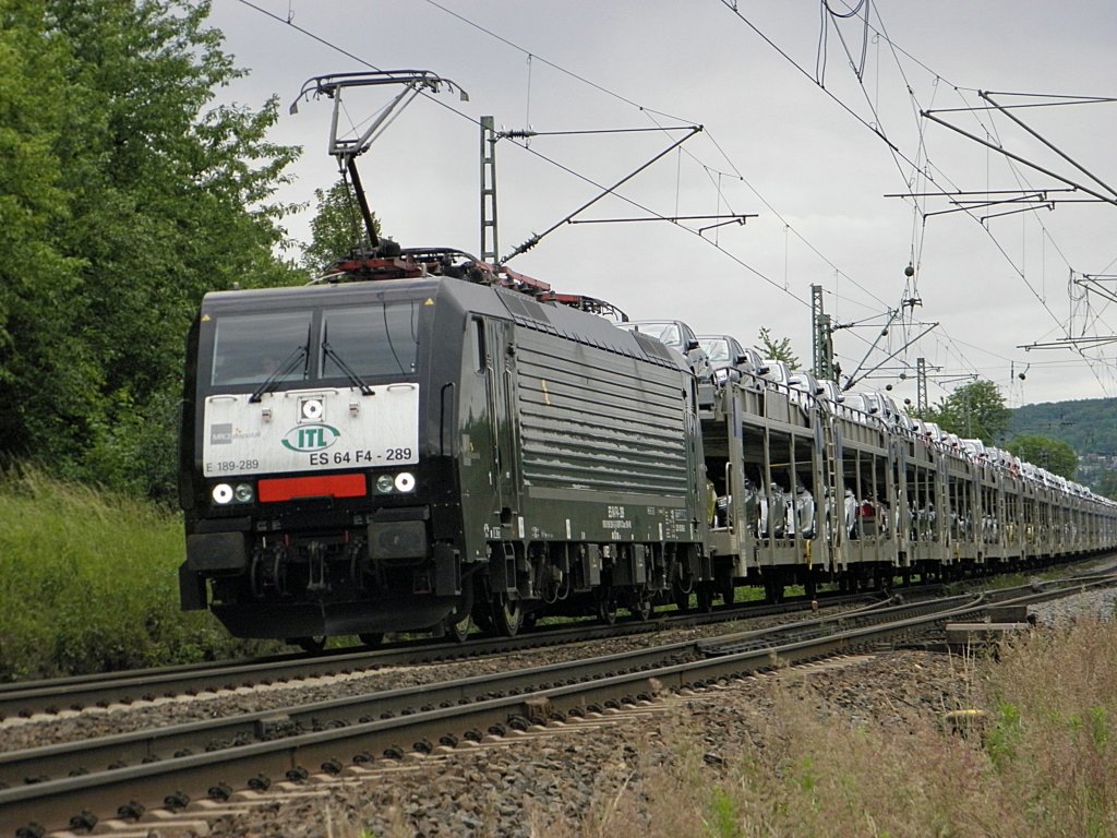 ITL ES 64 F4-289 mit einem Autozug in Unkel am 11.6.2011