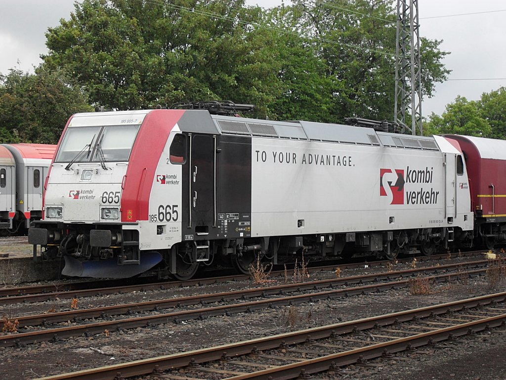 Kombi Verkehr 185 665 abgestellt in Beuel am 30.7.2011