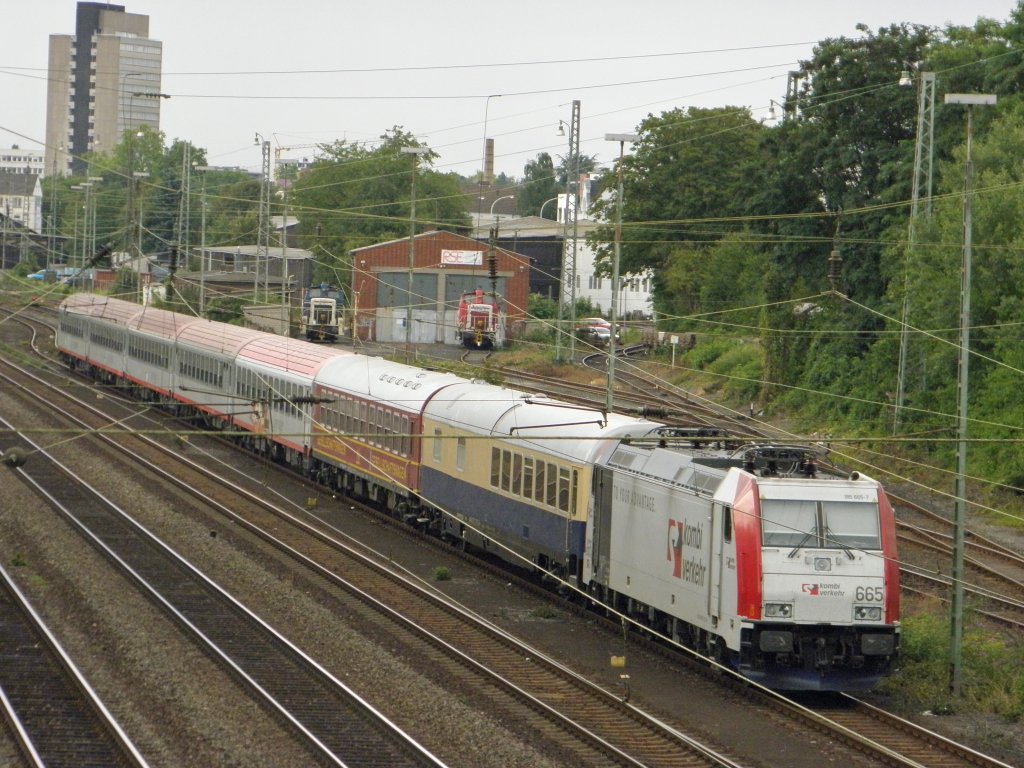 Kombi Verkehr 185 665 mit dem EuroT�rkExpress in Beuel am 23.7.2011