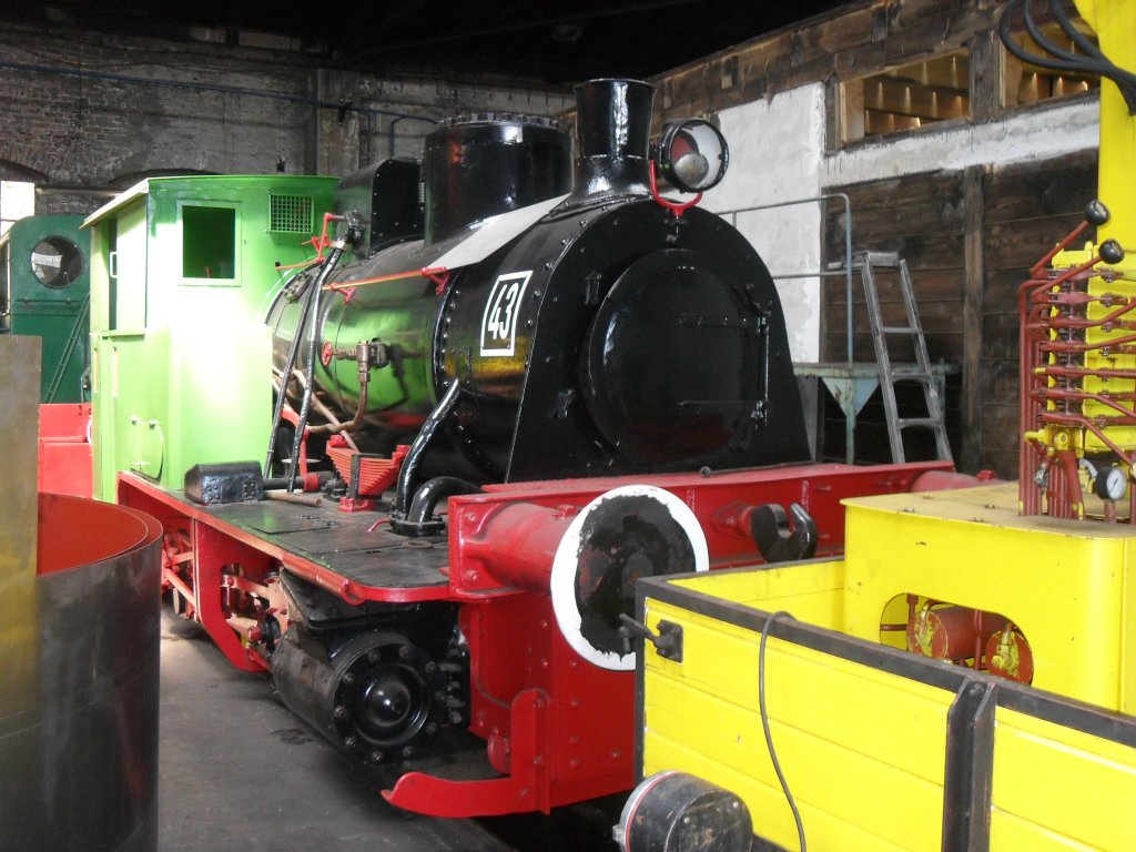 Lok 43 im Lokschuppen des Eisenbahnmuseum Dieringhausen.Ihre Herkunft und Lebensgeschichte ist mir aber unbekannt...