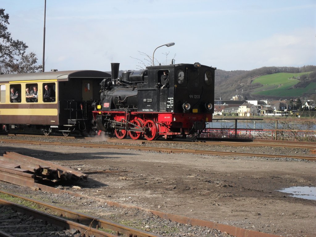 Lok 99 7203 im Umladebahnhof Brohl der Brohltalbahn am 2.4.10.