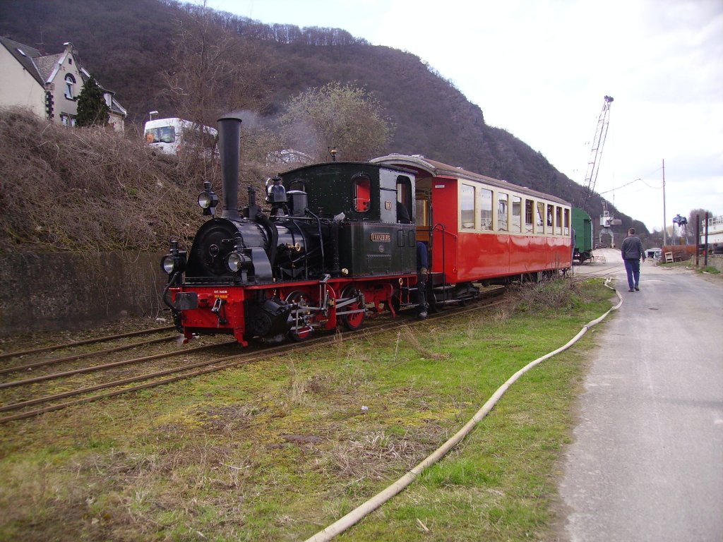 Lok Franzburg mit dem Hafen Express im Brohler Rheinhafen auf der Brohltalbahn