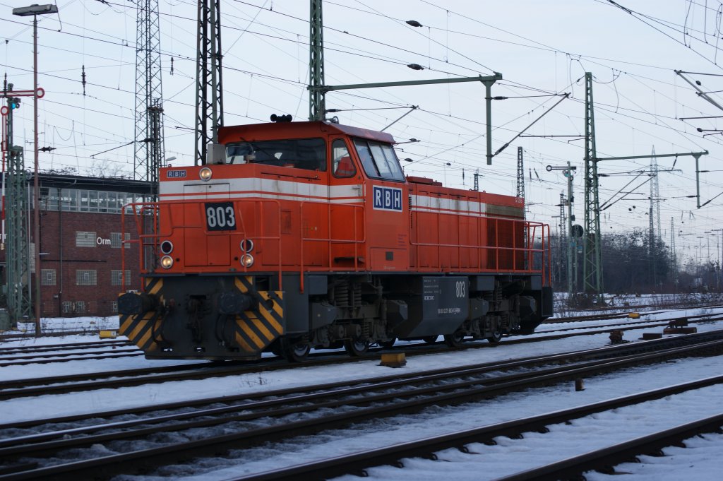 Mak G1206 von RBH (803) bei der Durchfahrt in Oberhausen-West am 5.1.2011.