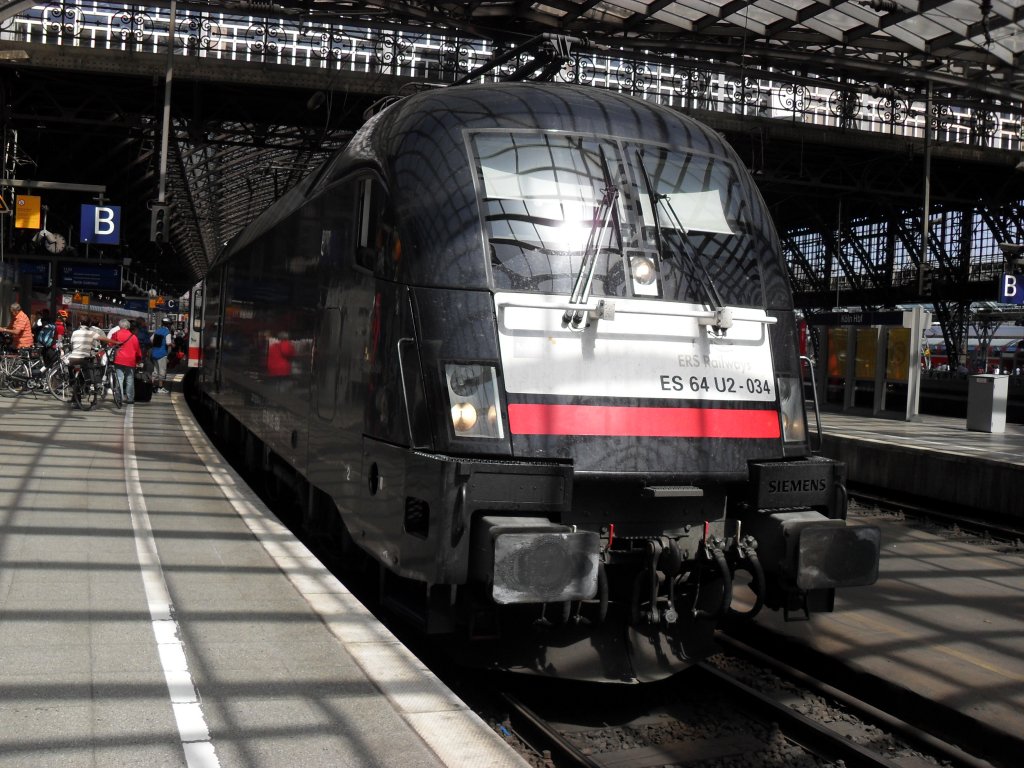 MRCE Dispolok Taurus mit IC im K�lner Hbf am 4.6.10