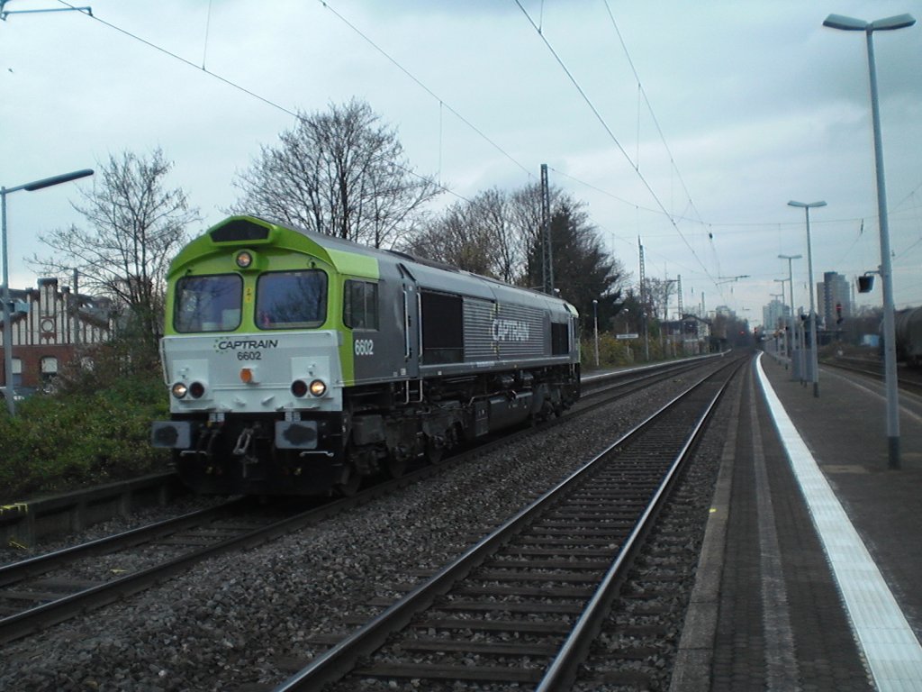 Noch ein weiteres Bild von Class66 (6602) von Captrain bie der Lz Durchfahrt in Bonn-Beuel.