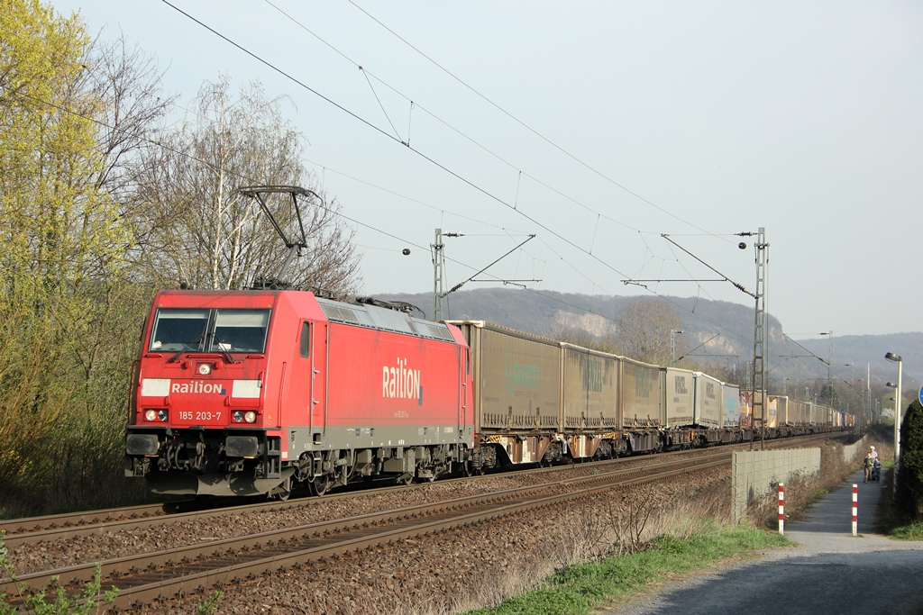 Railion 185 203-7 in Limperich am 27.3.2012