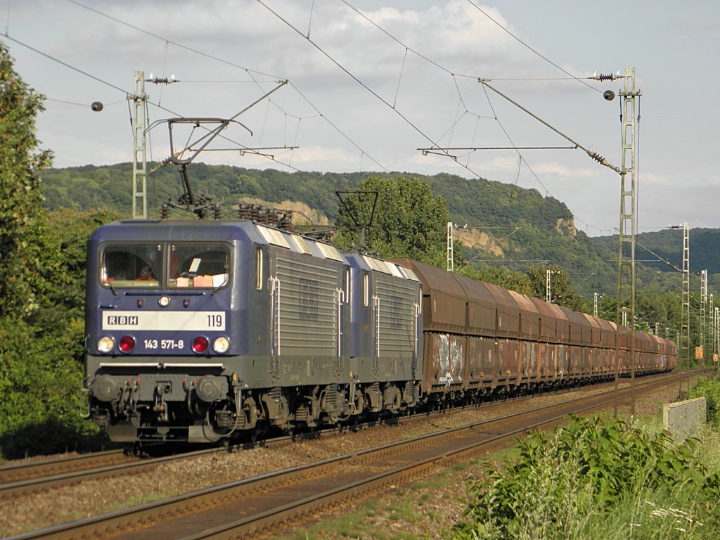RBH 143 571-8 mit RBH 143 xxx-x in Limperich am 21.7.2011