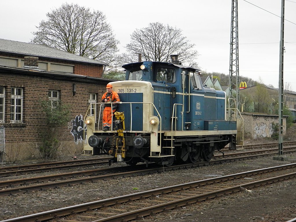 RSE 365 131-2 beim Rangieren in Beuel am 5.4.2011. Gru� an den Tf