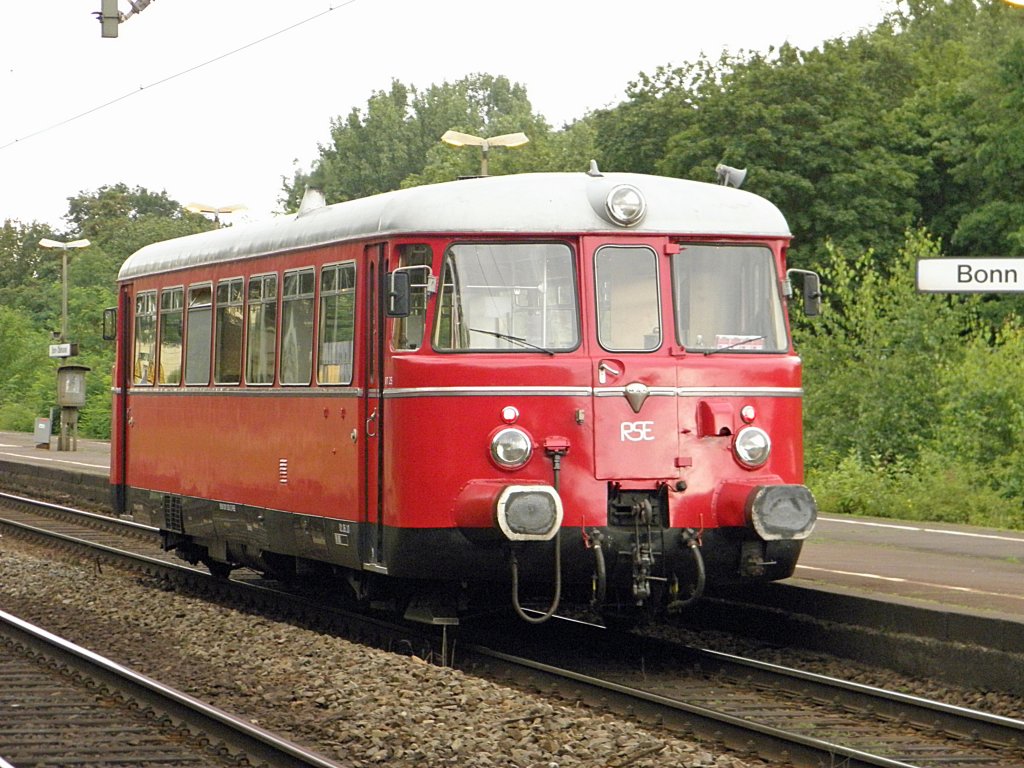 RSE VT25 w�hrend einer Sonderfahrt zwischen Beuel und Unkel in Bonn-Oberkassel am 23.7.2011