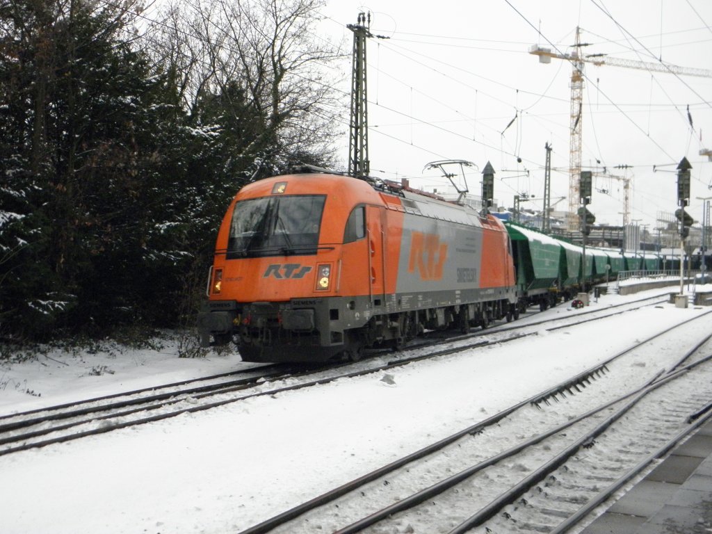 RTS 1216 901 mit einem Getreidezug in Bonn am 27.12.10. Gru� an den Tf