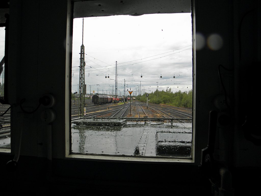 Sicht aus dem F�hrerstand von E93 07 am 6.8.2011 im DB Museum Koblenz L�tzel