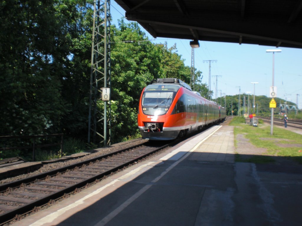 Talent Br 644 bei der einfahrt in den Bahnhof K�ln West