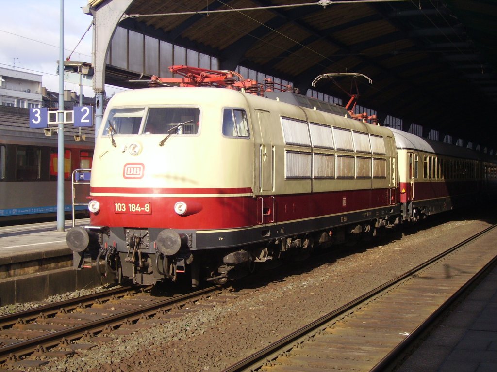 TEE 103 184-8 im Bonner Hbf