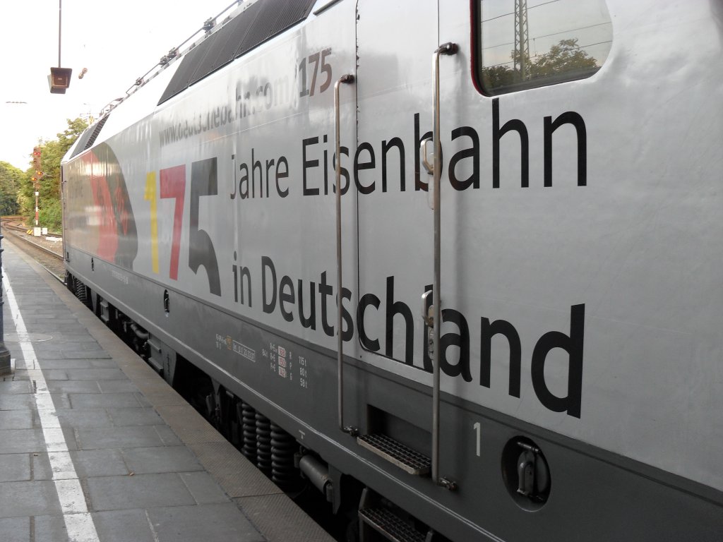 Teil 3 der seitlichen Werbung von der 120 im Bonner Hbf am 5.6.10