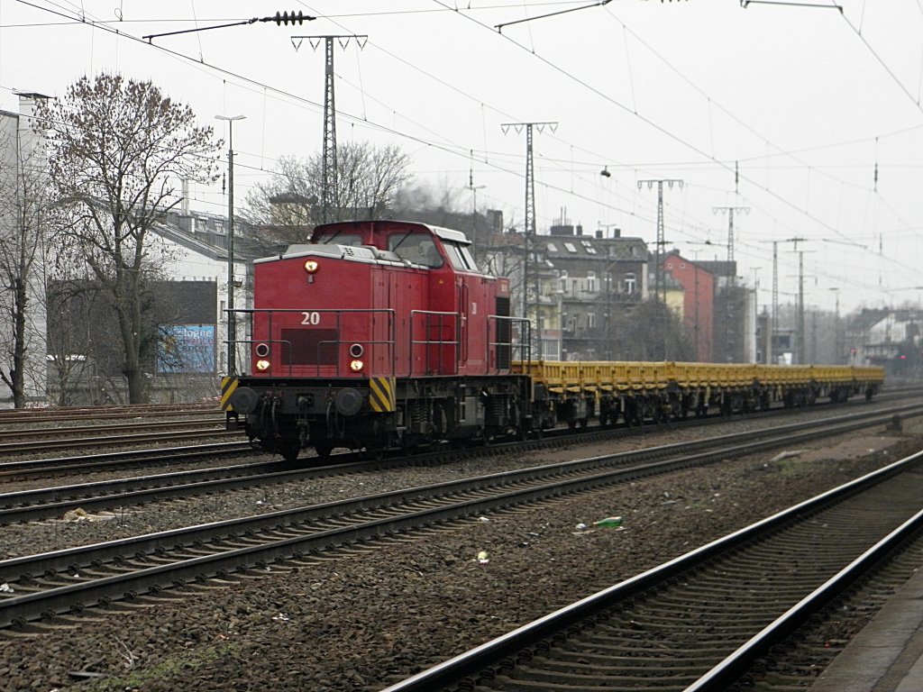 V100 Lok 20 f�hrt mit ein paar G�terwagen durch K�ln West am 20.2.2011