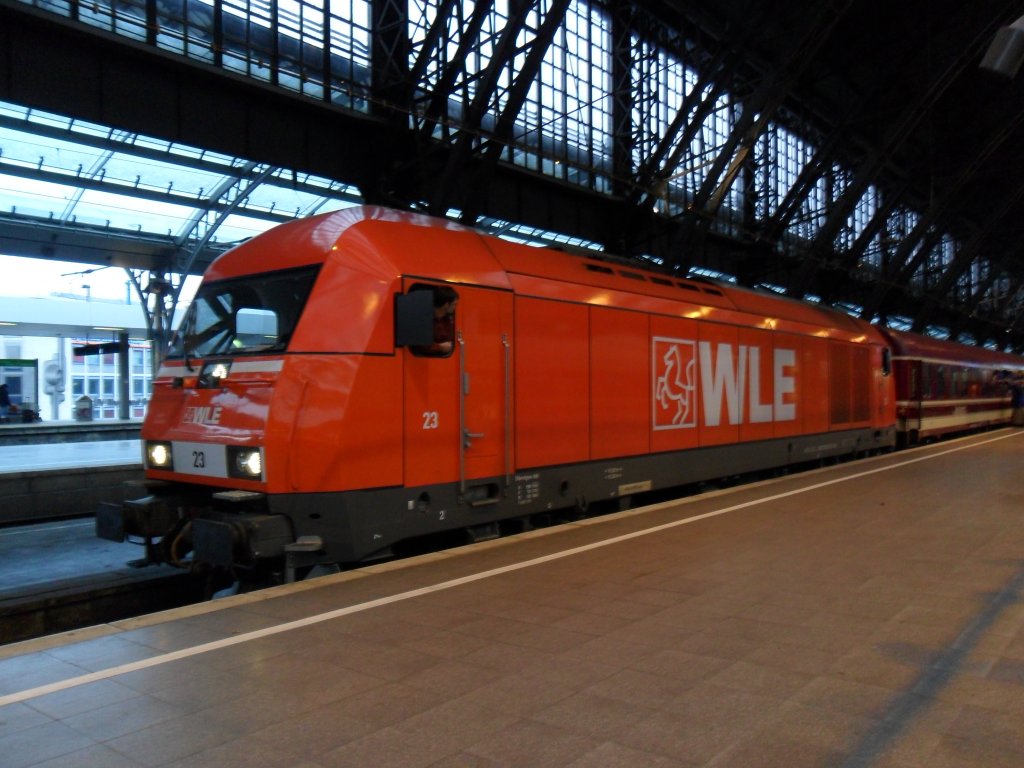 WLE 23 (Br 223) mit einem M�ller Touristik Sonderzug im K�lner Hbf am 28.11.10